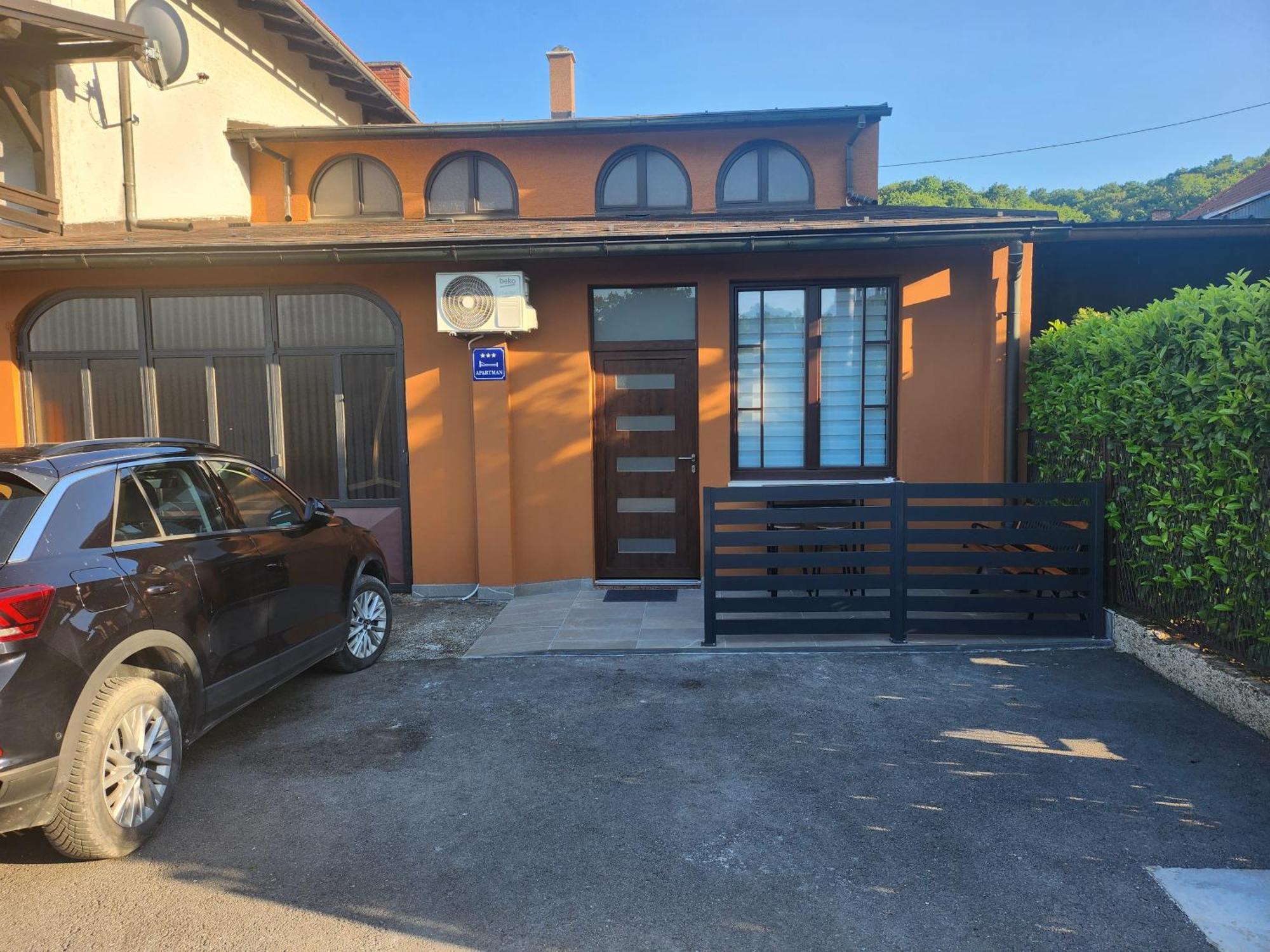 Studio Apartman Borlin 카를로바츠 외부 사진